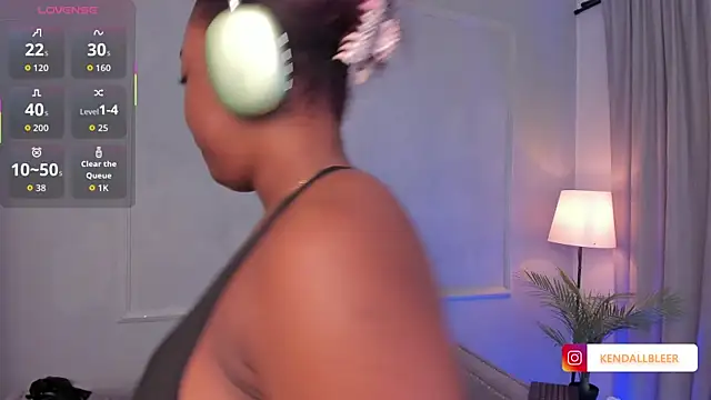 Kendallbleer online show from 09/20/25, 02:40