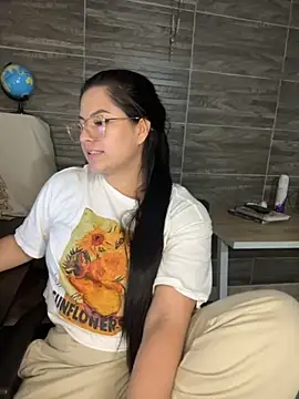 Snapshot of Saanvi21 chatting on 09/30/25, 11:43 Saanvi21 online show from 09/30/25, 11:43