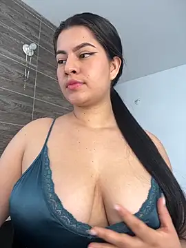 Snapshot of Saanvi21 chatting on 10/24/25, 02:02 Saanvi21 online show from 10/24/25, 02:02