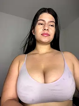 Saanvi21 online show from 11/18/25, 10:36