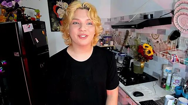 Snapshot of adam_angelssss chatting on 10/28/25, 03:36 adam angelssss online show from 10/28/25, 03:36