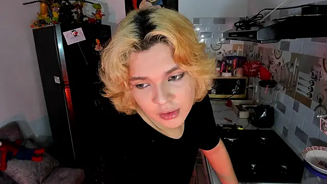 Snapshot of adam_angelssss chatting on 11/23/25, 11:26 adam angelssss online show from 11/23/25, 11:26