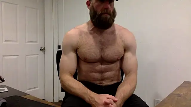 Snapshot of clarkefit chatting on 10/01/25, 01:00 clarkefit online show from 10/01/25, 01:00