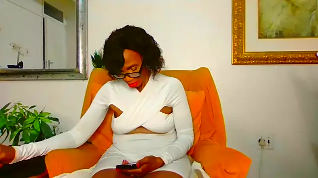 ModelZoee online show from 04/24/26, 05:37