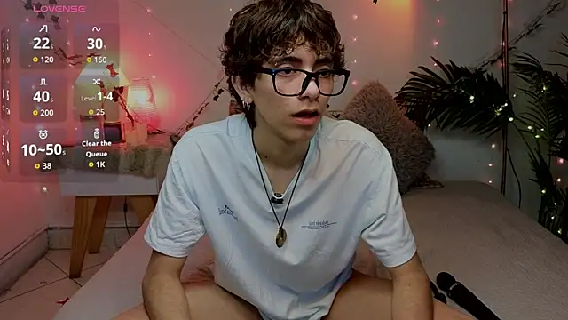 Snapshot of Matty_Sparkk chatting on 06/17/26, 01:12 Matty Sparkk online show from 06/17/26, 01:12