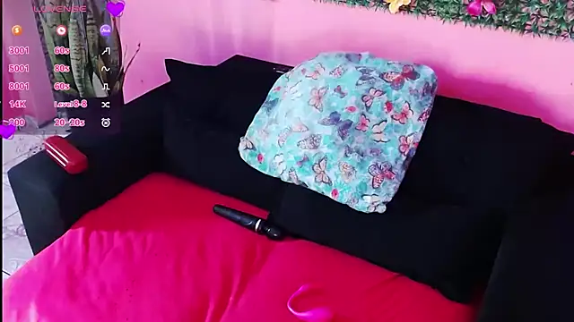 Snapshot of DianaGom chatting on 10/11/25, 11:53 DianaGom online show from 10/11/25, 11:53