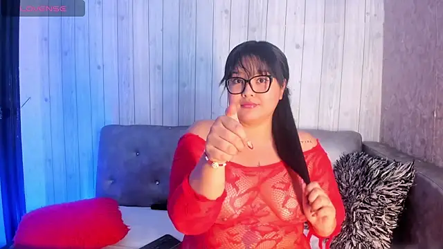 Snapshot of DianaGom chatting on 12/18/25, 12:44 DianaGom online show from 12/18/25, 12:44