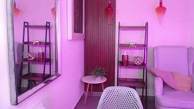 Coral Lise online show from 11/24/25, 12:27