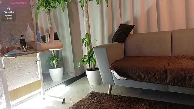 Snapshot of YuliethPetite chatting on 11/26/25, 11:33 YuliethPetite online show from 11/26/25, 11:33