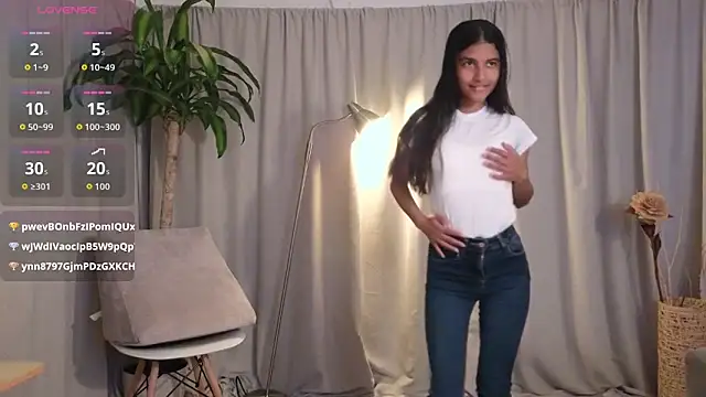 Snapshot of YuliethPetite chatting on 02/25/26, 11:09 YuliethPetite online show from 02/25/26, 11:09