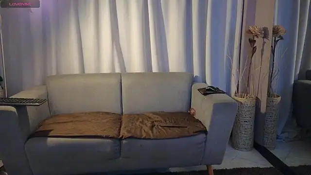 Snapshot of YuliethPetite chatting on 03/03/26, 12:00 YuliethPetite online show from 03/03/26, 12:00