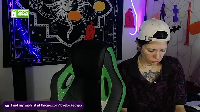 lovelockedlips online show from 11/04/25, 01:38