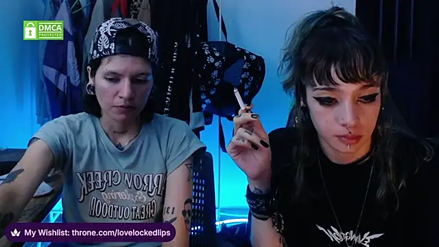 Snapshot of lovelockedlips chatting on 05/21/26, 03:24 lovelockedlips online show from 05/21/26, 03:24