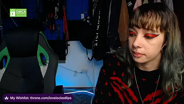Snapshot of lovelockedlips chatting on 05/30/26, 05:54 lovelockedlips online show from 05/30/26, 05:54