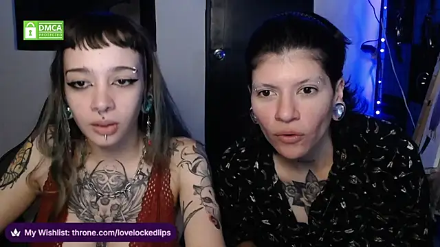 Snapshot of lovelockedlips chatting on 06/20/26, 04:10 lovelockedlips online show from 06/20/26, 04:10