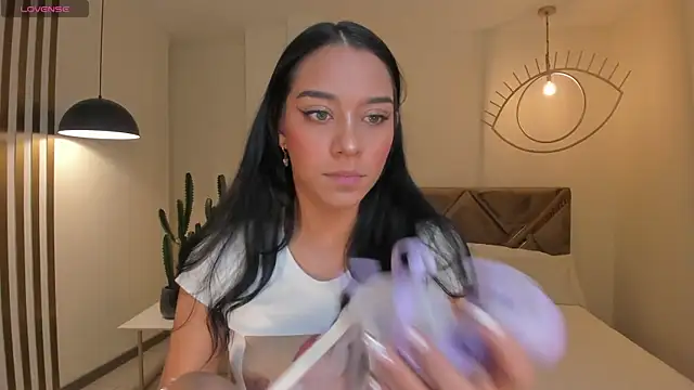 AmaliaCrus online show from 10/22/25, 08:08