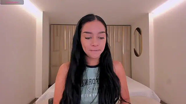Snapshot of AmaliaCrus chatting on 04/23/26, 08:11 AmaliaCrus online show from 04/23/26, 08:11