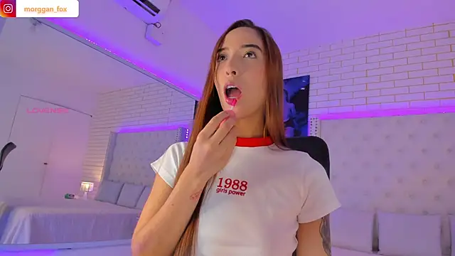 Snapshot of Morggan_Fox_ chatting on 11/20/25, 04:34 Morggan Fox online show from 11/20/25, 04:34