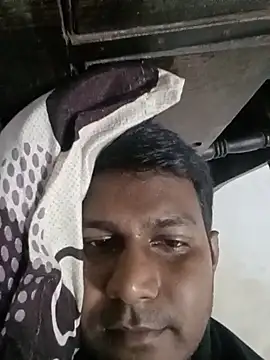 Snapshot of vikesh05 chatting on 11/20/25, 04:51 vikesh05 online show from 11/20/25, 04:51