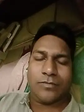 Snapshot of vikesh05 chatting on 11/22/25, 09:03 vikesh05 online show from 11/22/25, 09:03