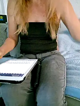 Snapshot of naturliebe chatting on 03/25/26, 08:31 naturliebe online show from 03/25/26, 08:31