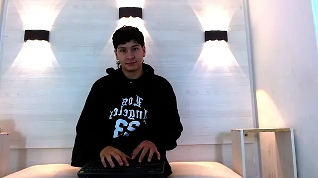 Jhojan twink online show from 12/04/25, 12:03