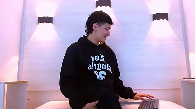 Jhojan twink online show from 12/17/25, 12:55