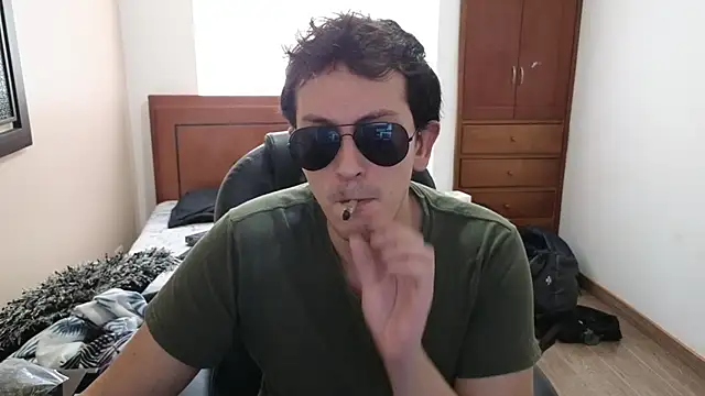 Snapshot of hardaftercum chatting on 03/15/25, 05:48 hardaftercum online show from 03/15/25, 05:48