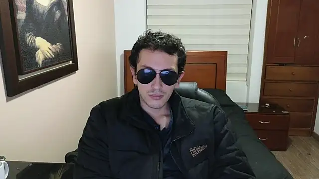 Snapshot of hardaftercum chatting on 03/17/25, 01:35 hardaftercum online show from 03/17/25, 01:35