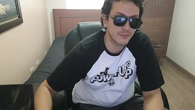 Snapshot of hardaftercum chatting on 03/17/25, 10:06 hardaftercum online show from 03/17/25, 10:06