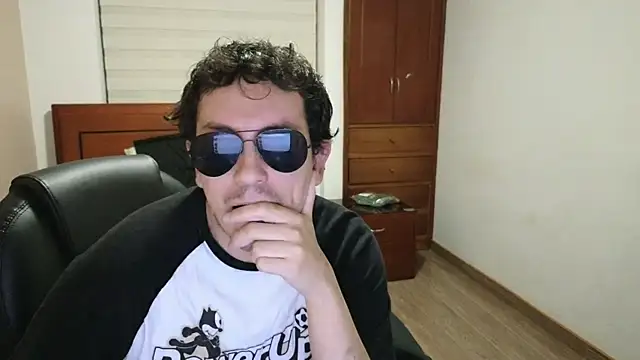 Snapshot of hardaftercum chatting on 03/18/25, 07:19 hardaftercum online show from 03/18/25, 07:19