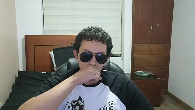 Snapshot of hardaftercum chatting on 03/18/25, 10:25 hardaftercum online show from 03/18/25, 10:25