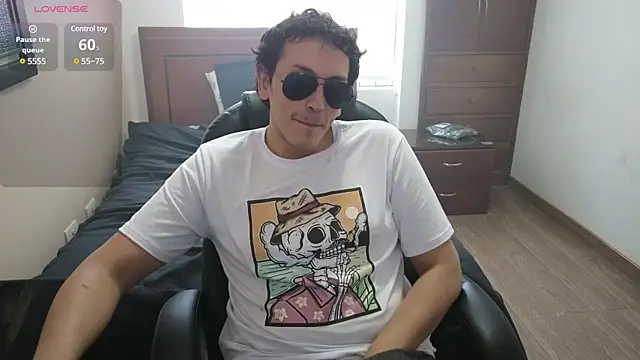 Snapshot of hardaftercum chatting on 03/18/25, 04:37 hardaftercum online show from 03/18/25, 04:37