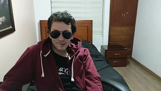 Snapshot of hardaftercum chatting on 03/21/25, 12:51 hardaftercum online show from 03/21/25, 12:51