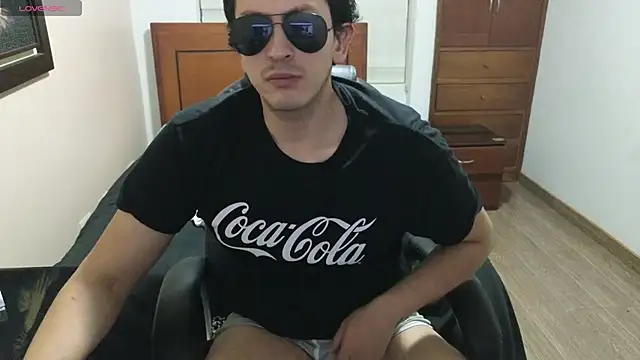 Snapshot of hardaftercum chatting on 03/21/25, 03:55 hardaftercum online show from 03/21/25, 03:55