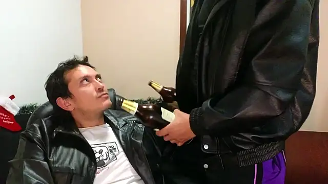 Snapshot of hardaftercum chatting on 11/20/25, 02:34 hardaftercum online show from 11/20/25, 02:34