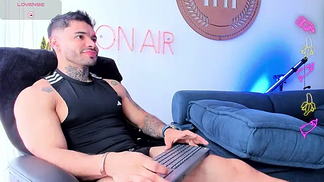 thiagoferrari2 online show from 10/23/25, 05:01