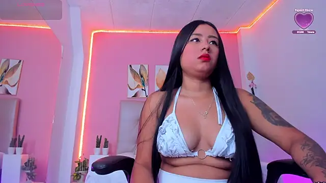 Snapshot of Molly_h0t chatting on 10/25/25, 01:07 Molly h0t online show from 10/25/25, 01:07