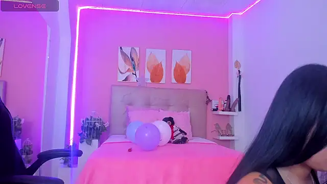 Snapshot of Molly_h0t chatting on 11/25/25, 12:27 Molly h0t online show from 11/25/25, 12:27