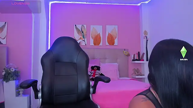 Snapshot of Molly_h0t chatting on 12/05/25, 12:25 Molly h0t online show from 12/05/25, 12:25