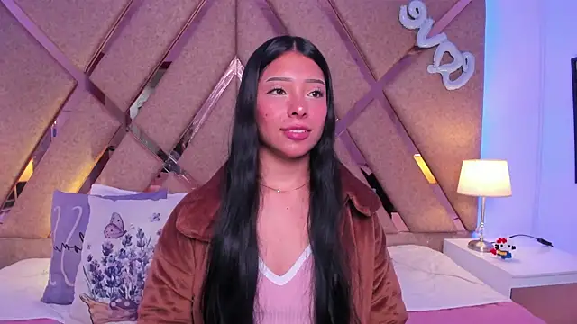 Emilybutterfly1 online show from 03/19/25, 08:54