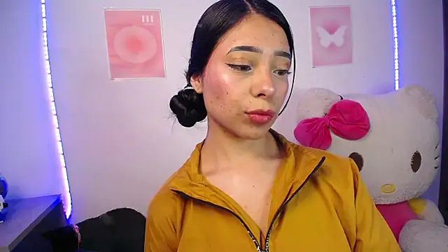 Emilybutterfly1 online show from 12/14/25, 02:39