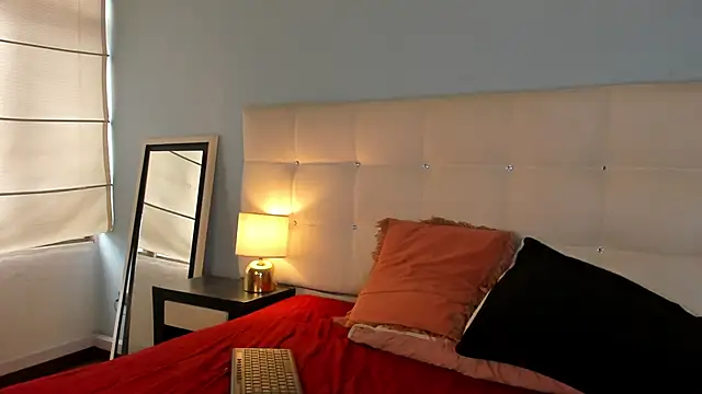 Moon  April online show from 09/08/25, 08:08