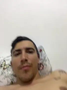 Snapshot of pareja_curiosa19 chatting on 01/15/26, 04:06 pareja curiosa19 online show from 01/15/26, 04:06