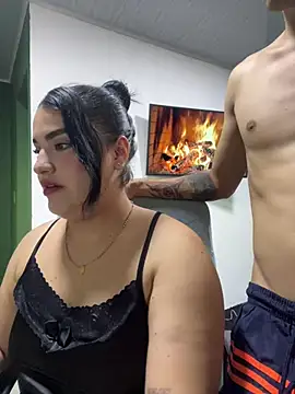 Snapshot of pareja_curiosa19 chatting on 05/16/26, 10:08 pareja curiosa19 online show from 05/16/26, 10:08