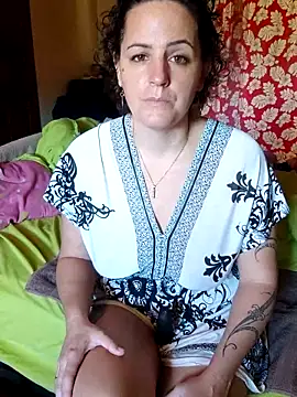 Snapshot of emiliemilf chatting on 06/14/26, 08:11 emiliemilf online show from 06/14/26, 08:11