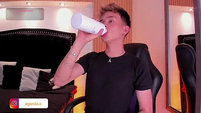 LiamWildx20 online show from 04/29/26, 04:05