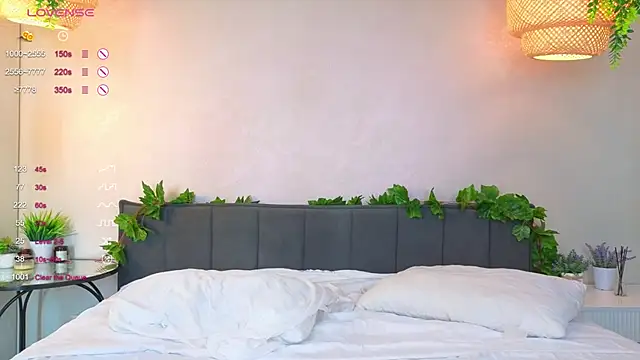 ConstanceHelms online show from 10/04/25, 05:05