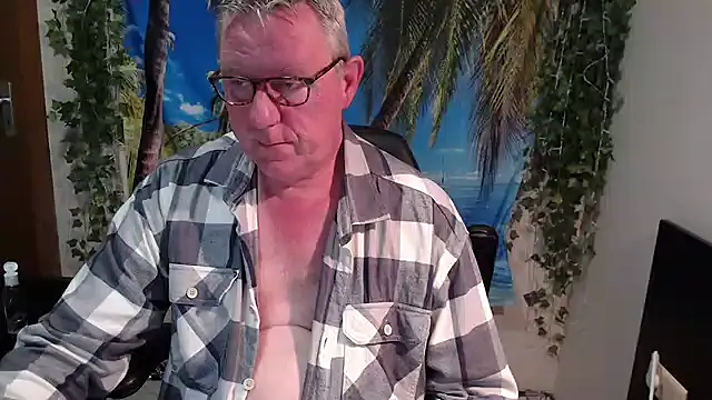 Snapshot of JamesBauer chatting on 12/19/25, 04:52 JamesBauer online show from 12/19/25, 04:52