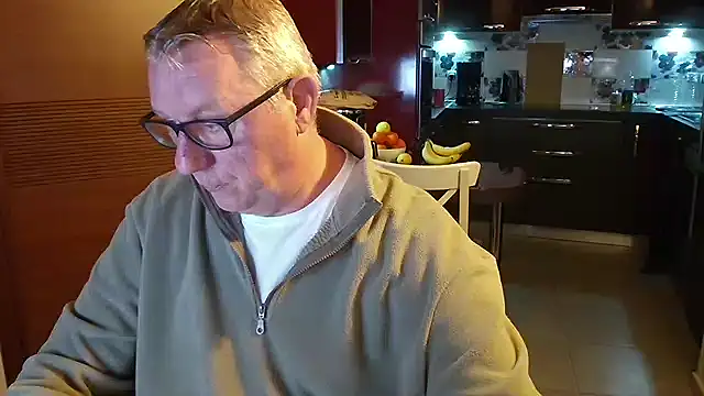 Snapshot of JamesBauer chatting on 02/01/26, 04:33 JamesBauer online show from 02/01/26, 04:33